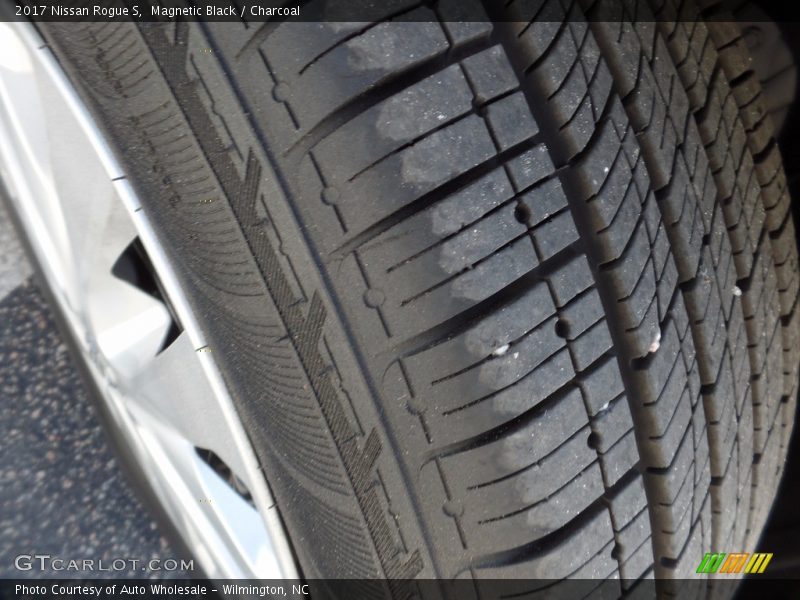 Magnetic Black / Charcoal 2017 Nissan Rogue S