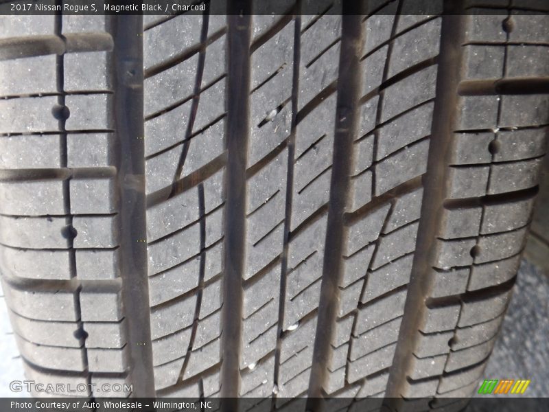 Magnetic Black / Charcoal 2017 Nissan Rogue S