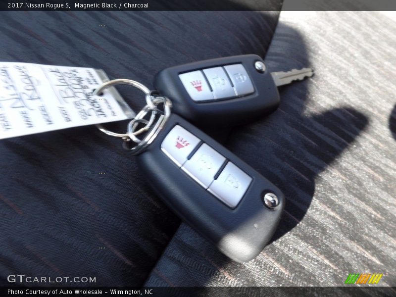 Magnetic Black / Charcoal 2017 Nissan Rogue S