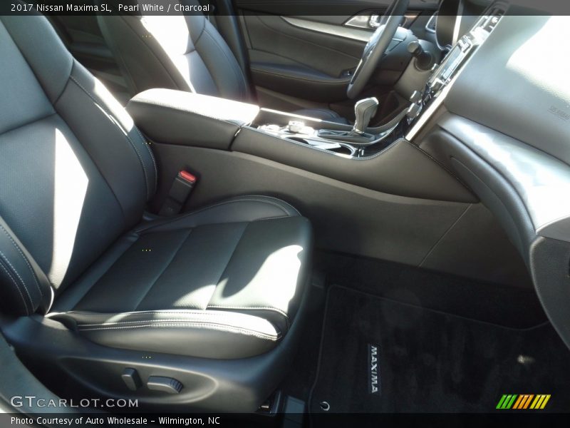 Pearl White / Charcoal 2017 Nissan Maxima SL