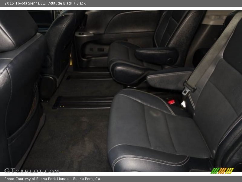 Attitude Black / Black 2015 Toyota Sienna SE