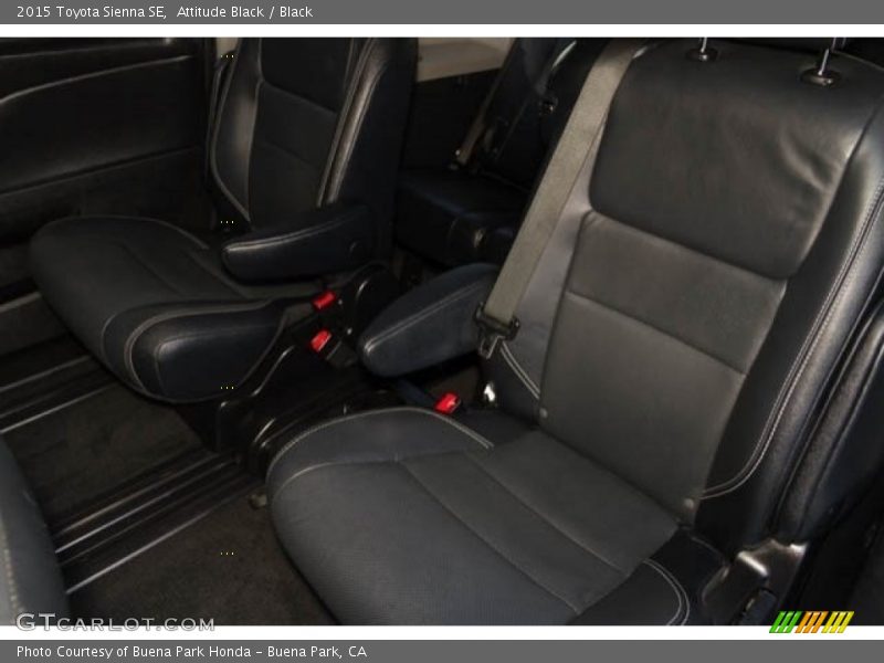 Attitude Black / Black 2015 Toyota Sienna SE