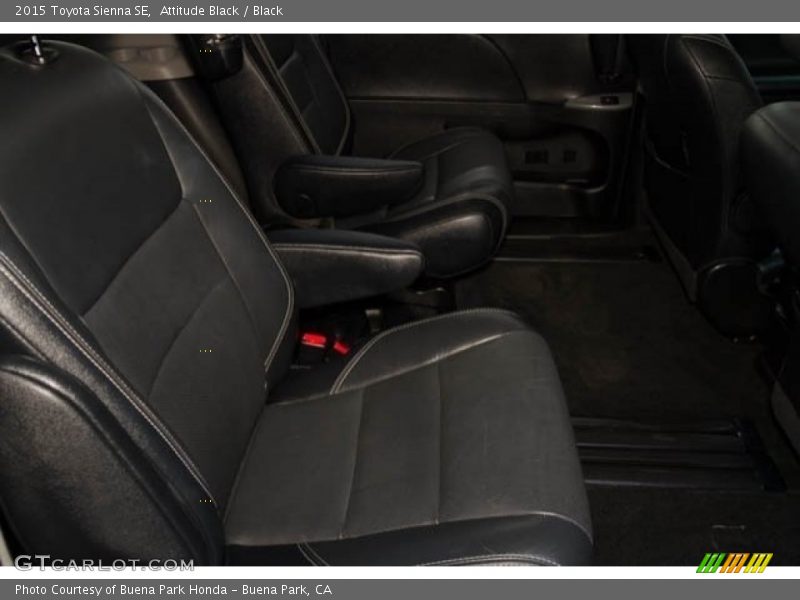 Attitude Black / Black 2015 Toyota Sienna SE
