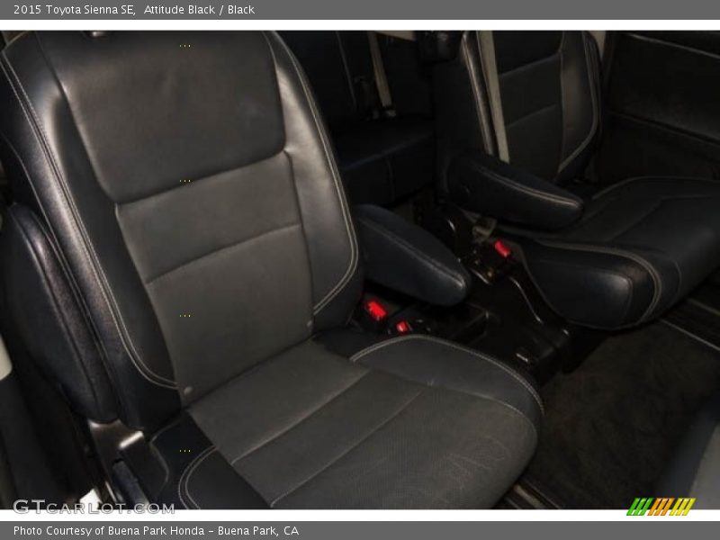 Attitude Black / Black 2015 Toyota Sienna SE