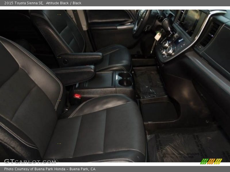 Attitude Black / Black 2015 Toyota Sienna SE