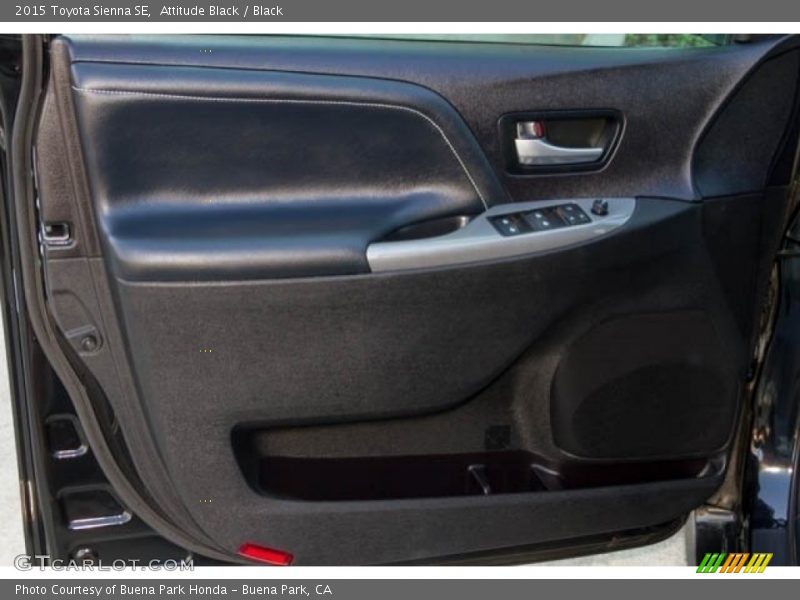 Attitude Black / Black 2015 Toyota Sienna SE