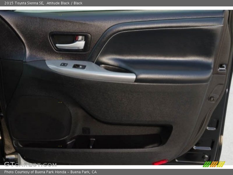 Attitude Black / Black 2015 Toyota Sienna SE