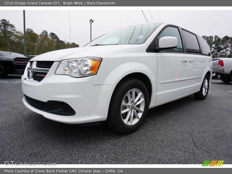 Bright White / Black/Sandstorm 2016 Dodge Grand Caravan SXT