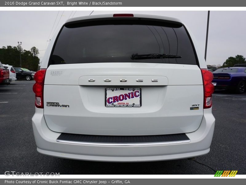 Bright White / Black/Sandstorm 2016 Dodge Grand Caravan SXT