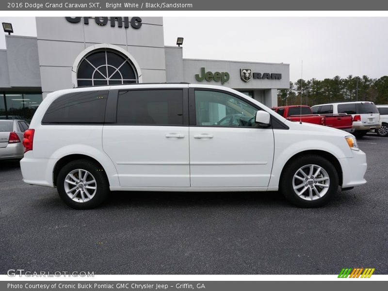 Bright White / Black/Sandstorm 2016 Dodge Grand Caravan SXT