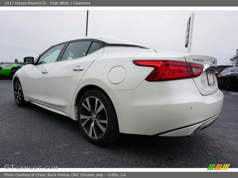Pearl White / Cashmere 2017 Nissan Maxima SV