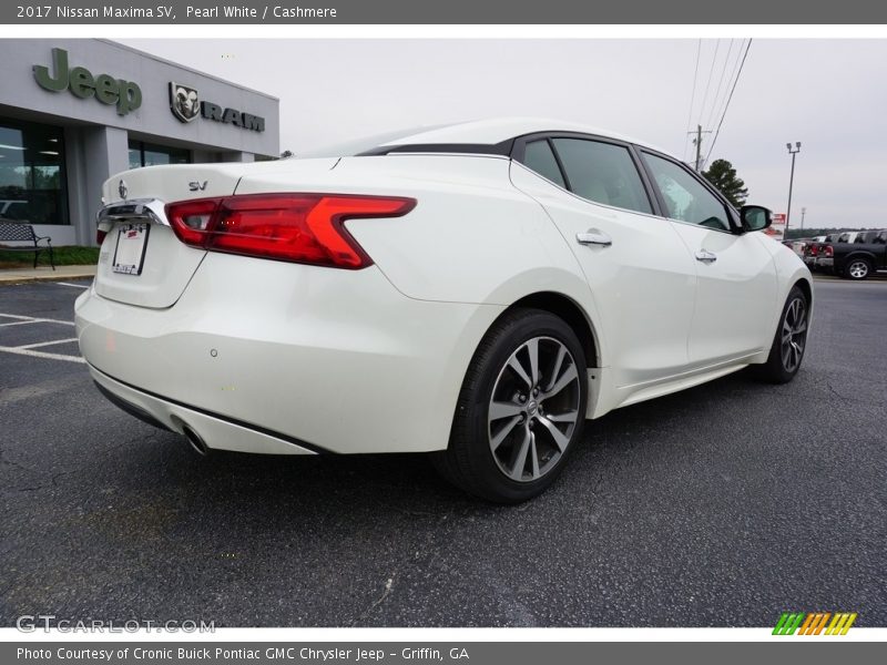 Pearl White / Cashmere 2017 Nissan Maxima SV