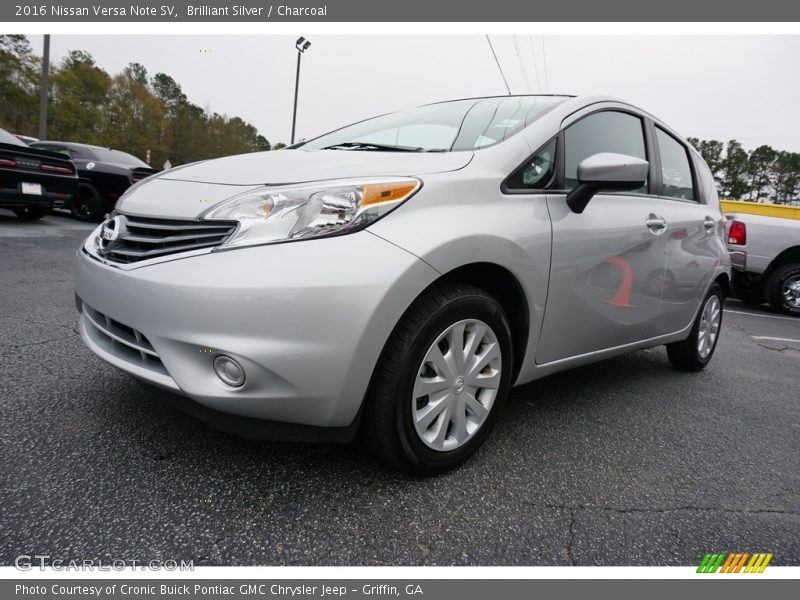 Front 3/4 View of 2016 Versa Note SV