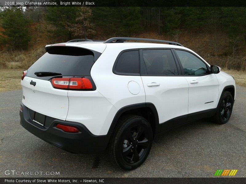 Bright White / Black 2018 Jeep Cherokee Altitude