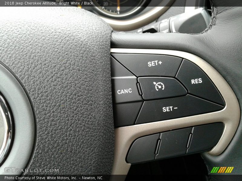 Bright White / Black 2018 Jeep Cherokee Altitude