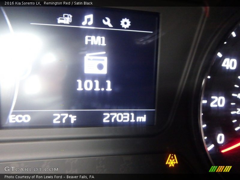 Remington Red / Satin Black 2016 Kia Sorento LX