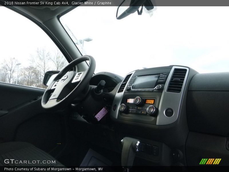 Glacier White / Graphite 2018 Nissan Frontier SV King Cab 4x4
