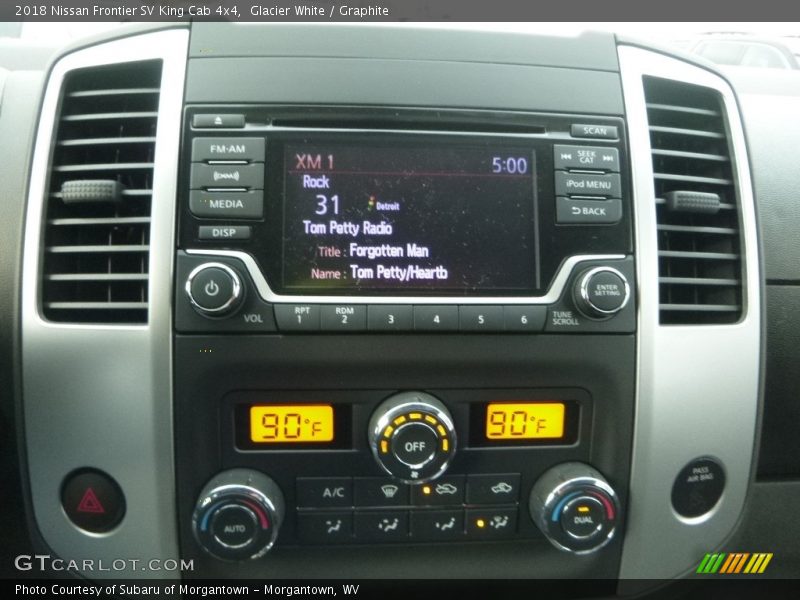 Glacier White / Graphite 2018 Nissan Frontier SV King Cab 4x4