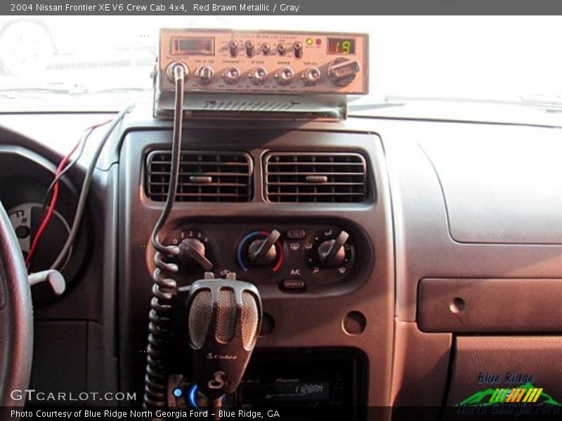 Red Brawn Metallic / Gray 2004 Nissan Frontier XE V6 Crew Cab 4x4