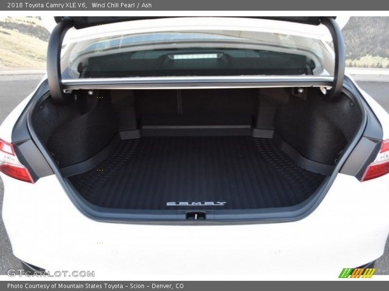 Wind Chill Pearl / Ash 2018 Toyota Camry XLE V6