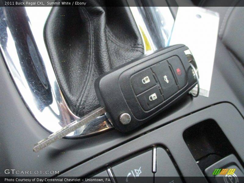 Summit White / Ebony 2011 Buick Regal CXL
