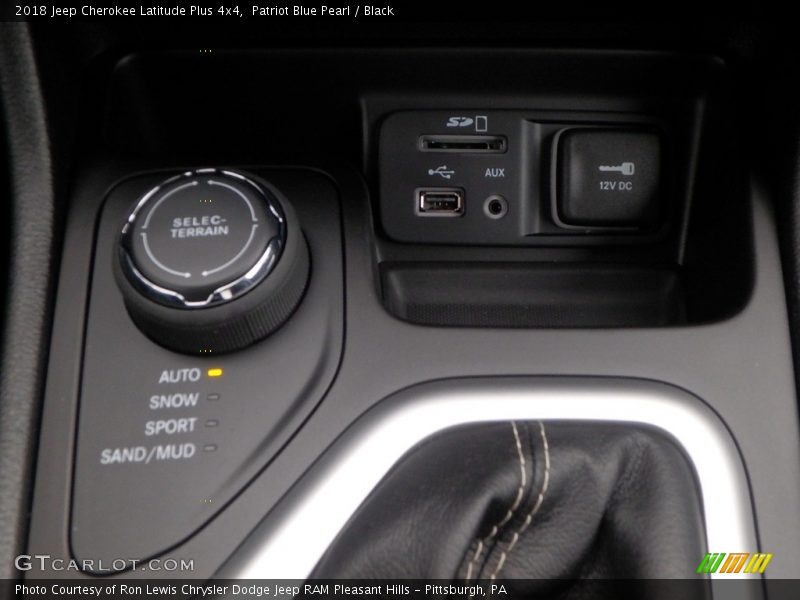 Patriot Blue Pearl / Black 2018 Jeep Cherokee Latitude Plus 4x4