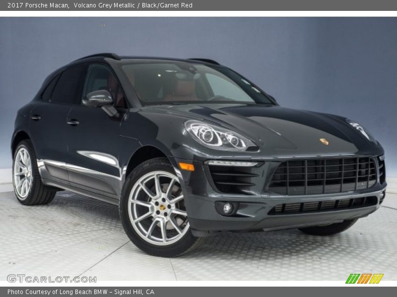 Front 3/4 View of 2017 Macan 