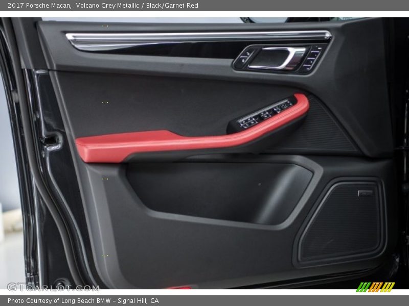 Volcano Grey Metallic / Black/Garnet Red 2017 Porsche Macan