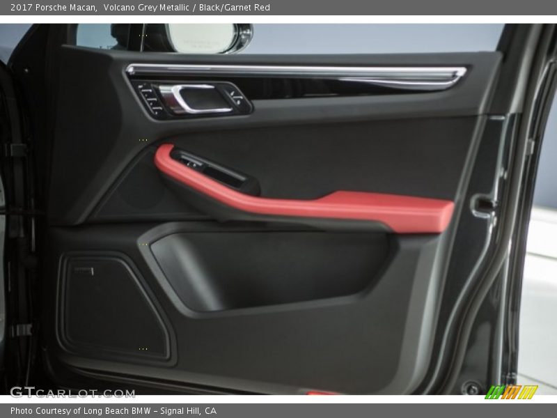 Volcano Grey Metallic / Black/Garnet Red 2017 Porsche Macan