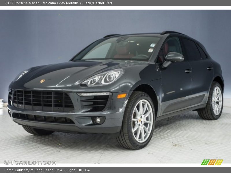 Front 3/4 View of 2017 Macan 
