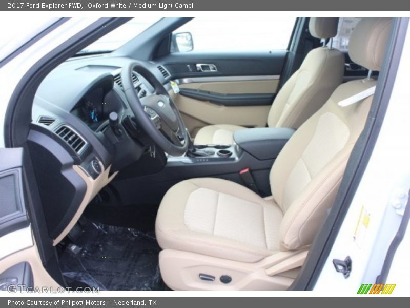 Oxford White / Medium Light Camel 2017 Ford Explorer FWD