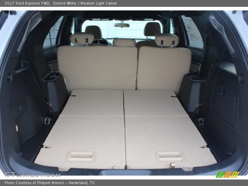 Oxford White / Medium Light Camel 2017 Ford Explorer FWD