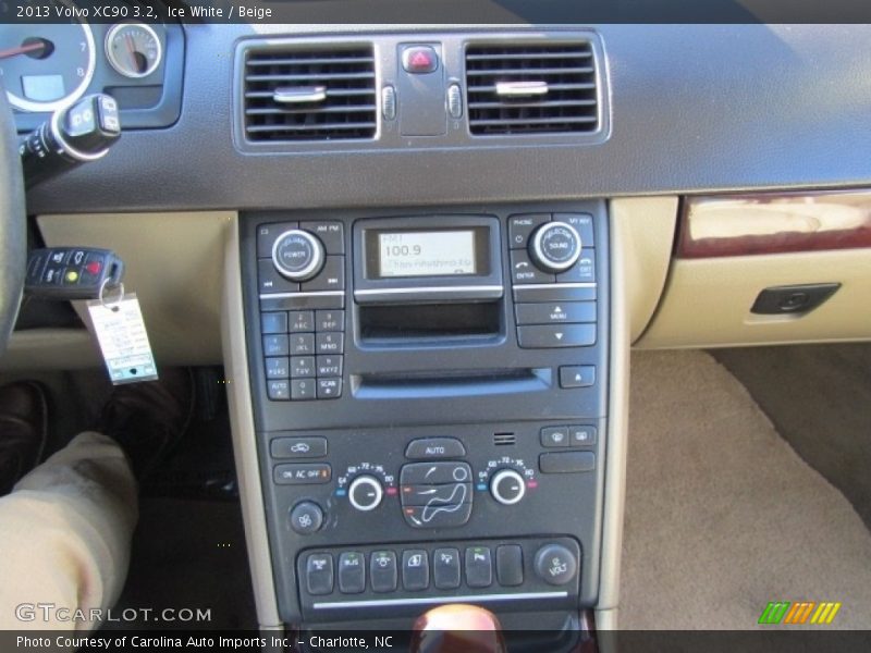 Ice White / Beige 2013 Volvo XC90 3.2