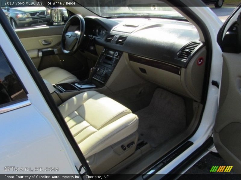 Ice White / Beige 2013 Volvo XC90 3.2