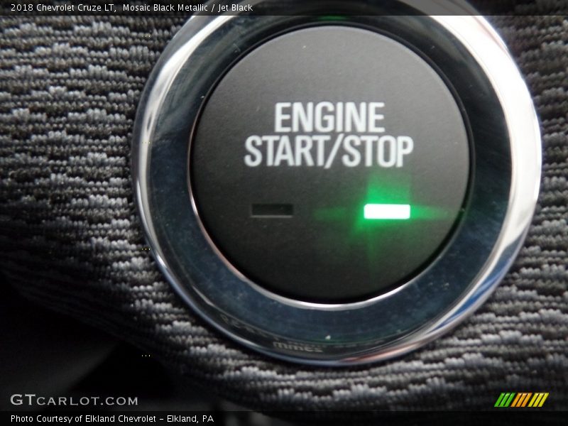 Mosaic Black Metallic / Jet Black 2018 Chevrolet Cruze LT