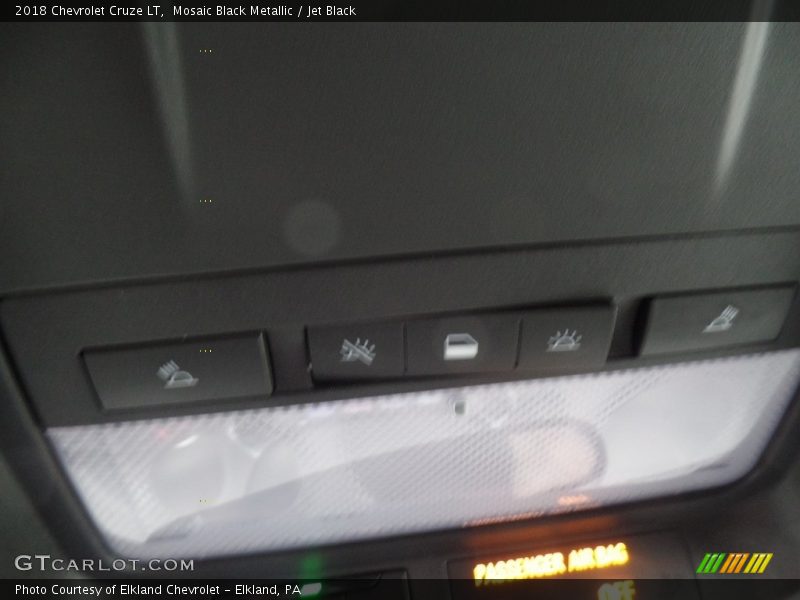 Mosaic Black Metallic / Jet Black 2018 Chevrolet Cruze LT
