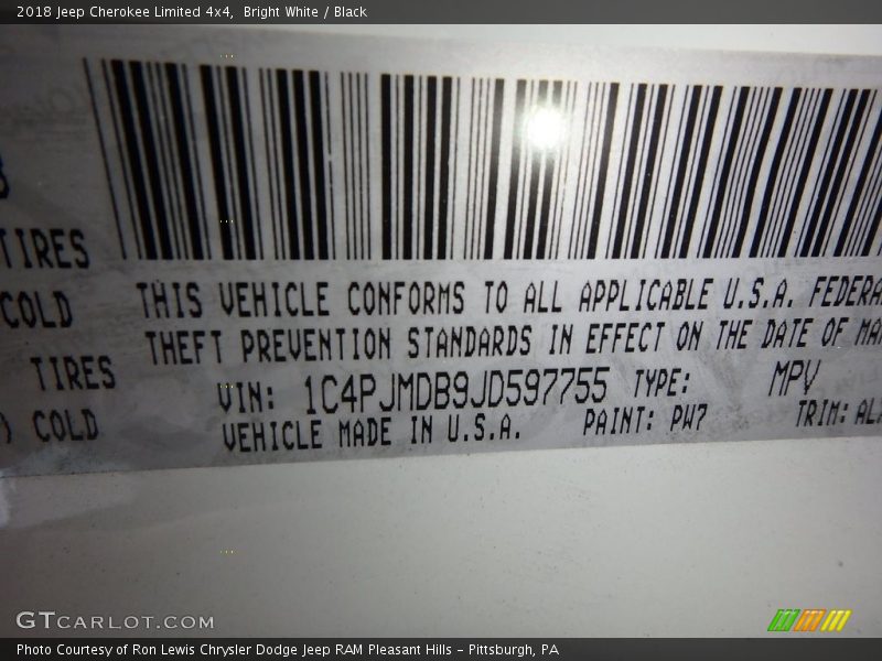 Bright White / Black 2018 Jeep Cherokee Limited 4x4
