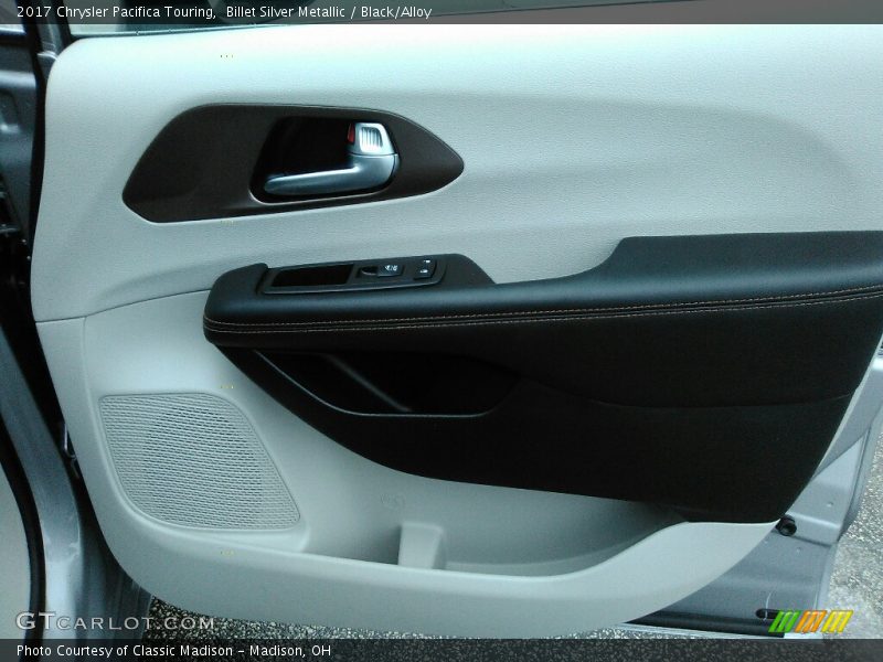 Billet Silver Metallic / Black/Alloy 2017 Chrysler Pacifica Touring