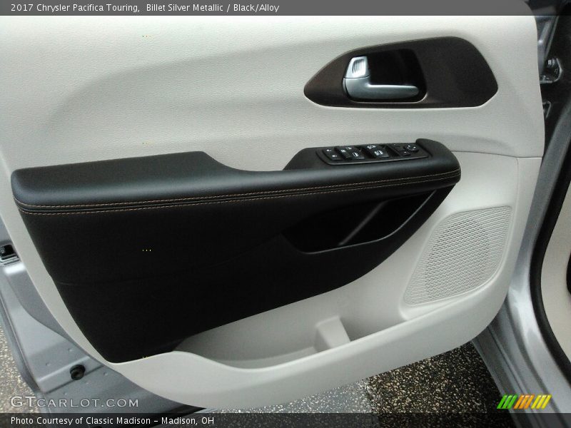 Billet Silver Metallic / Black/Alloy 2017 Chrysler Pacifica Touring