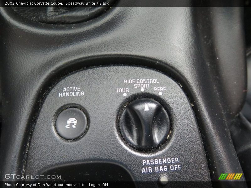 Speedway White / Black 2002 Chevrolet Corvette Coupe
