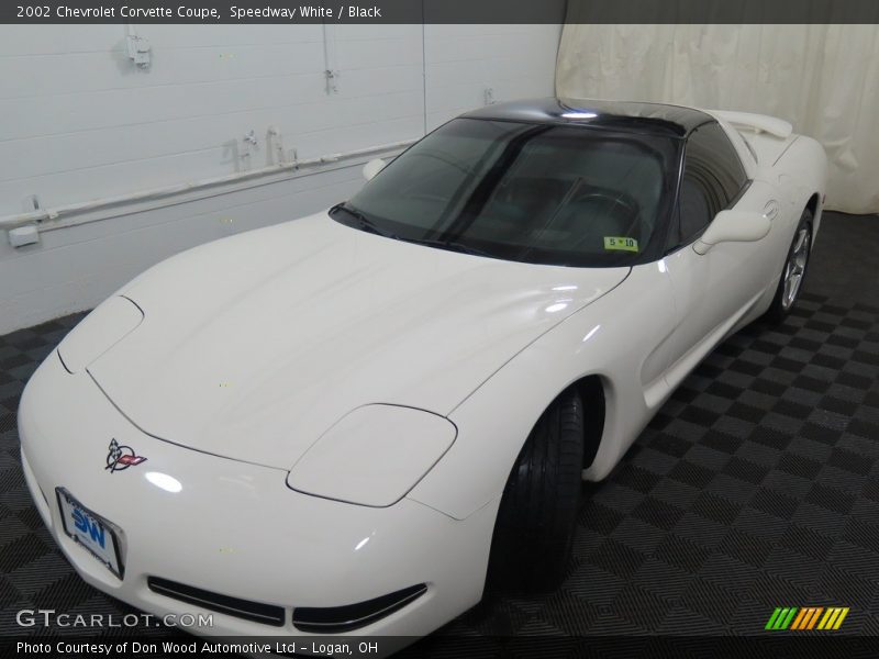 Speedway White / Black 2002 Chevrolet Corvette Coupe