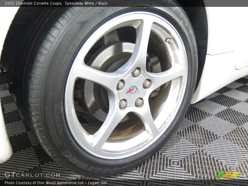 Speedway White / Black 2002 Chevrolet Corvette Coupe