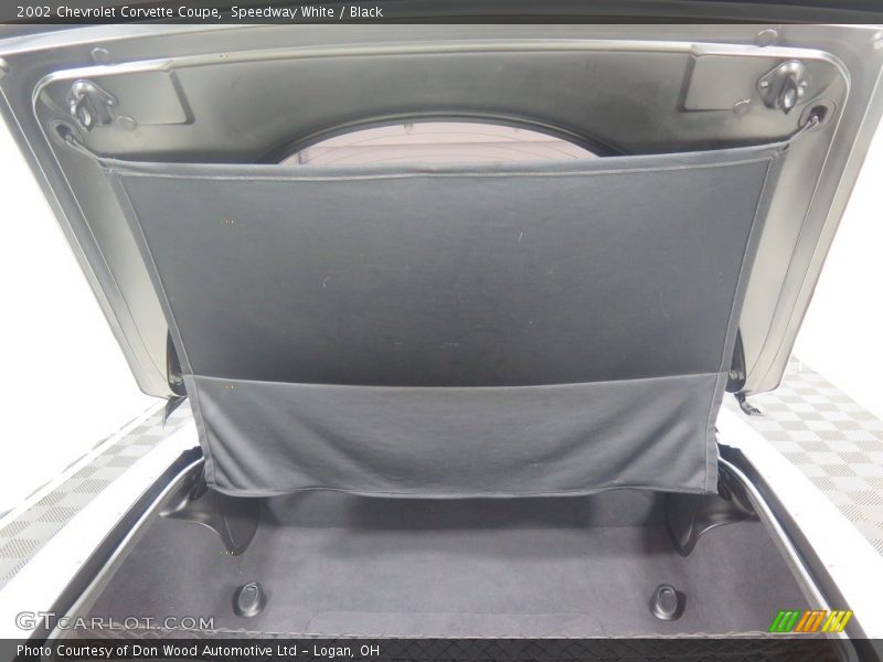 Speedway White / Black 2002 Chevrolet Corvette Coupe