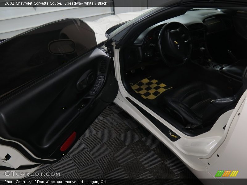 Speedway White / Black 2002 Chevrolet Corvette Coupe