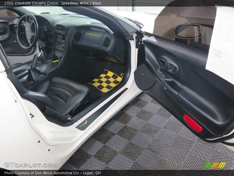 Speedway White / Black 2002 Chevrolet Corvette Coupe