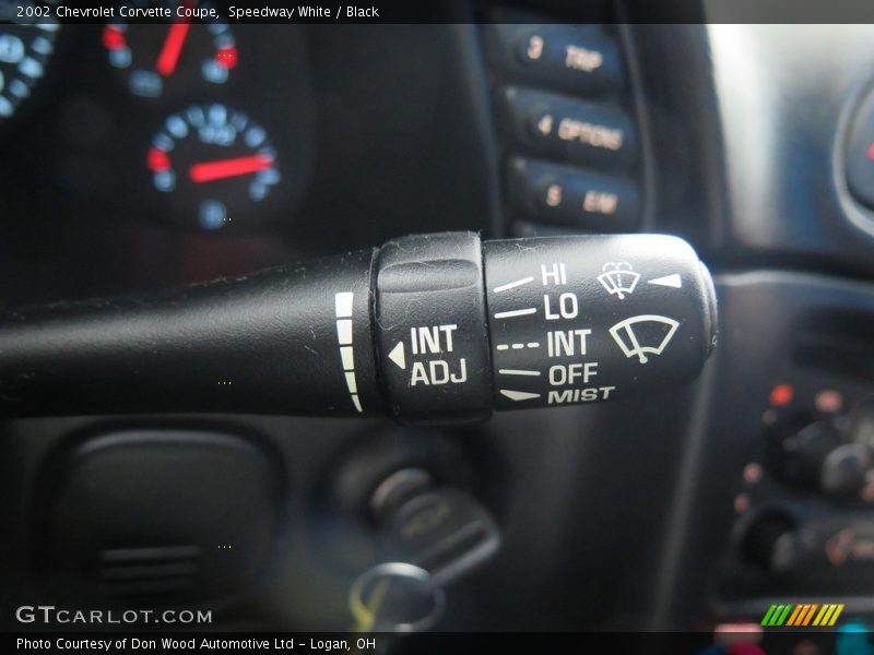 Speedway White / Black 2002 Chevrolet Corvette Coupe