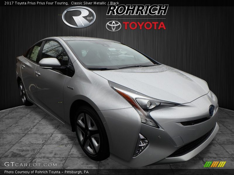Classic Silver Metallic / Black 2017 Toyota Prius Prius Four Touring
