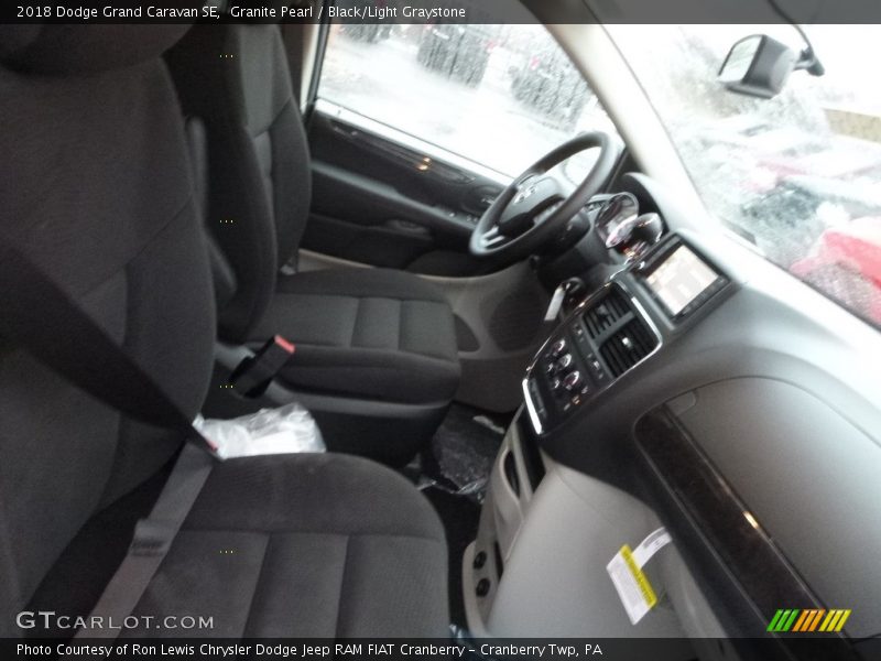 Granite Pearl / Black/Light Graystone 2018 Dodge Grand Caravan SE
