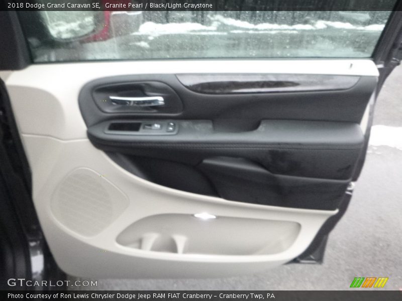 Granite Pearl / Black/Light Graystone 2018 Dodge Grand Caravan SE