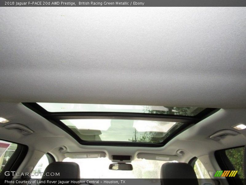 Sunroof of 2018 F-PACE 20d AWD Prestige
